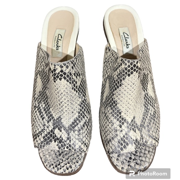 Clarks Slip On Snakeskin Wooden Heel Mules Clog Sandals Size 7.5 Fall Shoe Chic - Picture 1 of 9